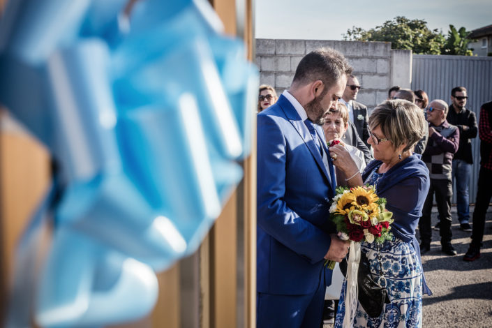 Gli ultimi ritocchi! Fotografia di matrimonio realizzata a Cabras in provincia di Oristano