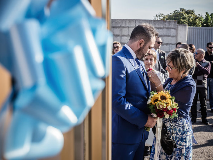 Gli ultimi ritocchi! Fotografia di matrimonio realizzata a Cabras in provincia di Oristano