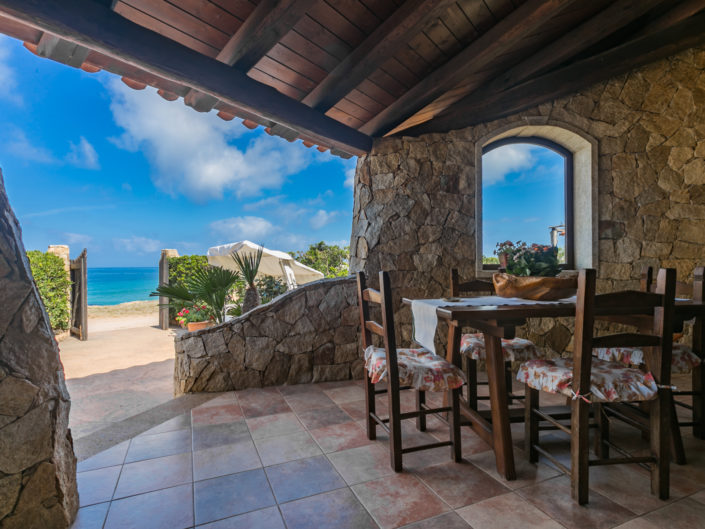 fotografia di un patio con bella vista mare a S'Anea Scoada, in provincia di Oristano, Sardegna