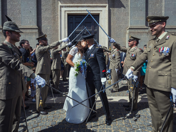 Picchetto militare. Fotografia di matrimonio realizzata a Cabras in provincia di Oristano