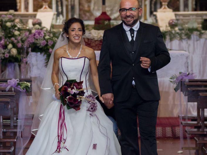 Fotografia di matrimonio realizzata a Cabras, provincia di Oristano, uscita dalla Chiesa